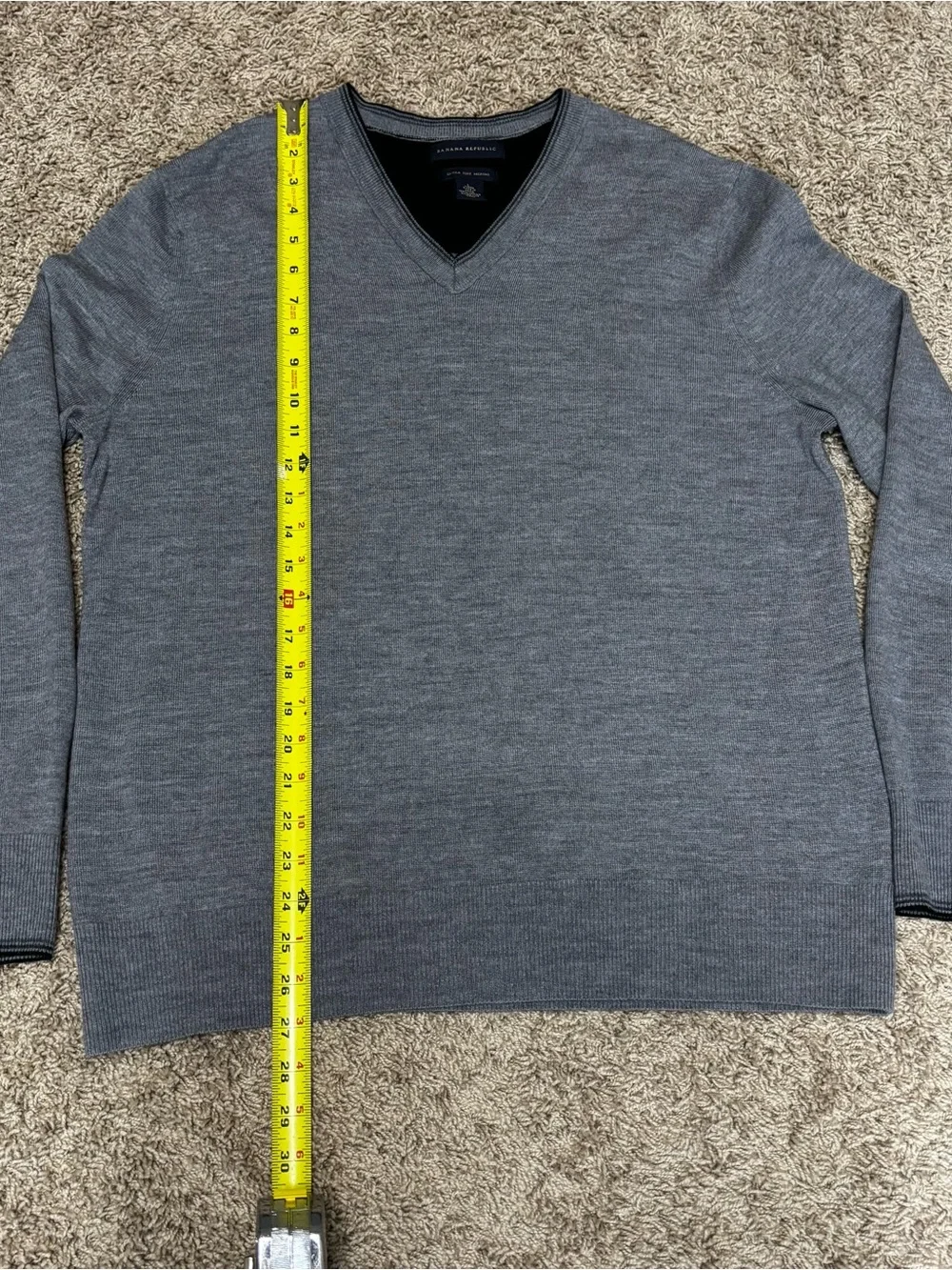 Banana Republic Men's Large Heather Gray V-Neck Sweater 100% merino wool casual